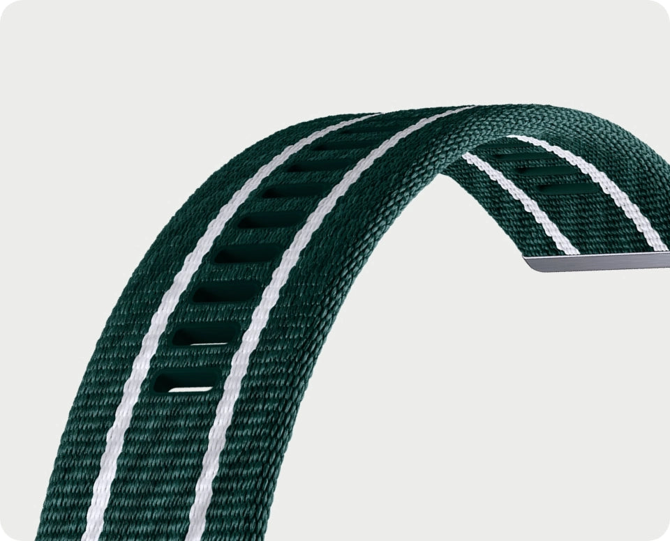 Huawei Watch Ultimate green fabric strap detail