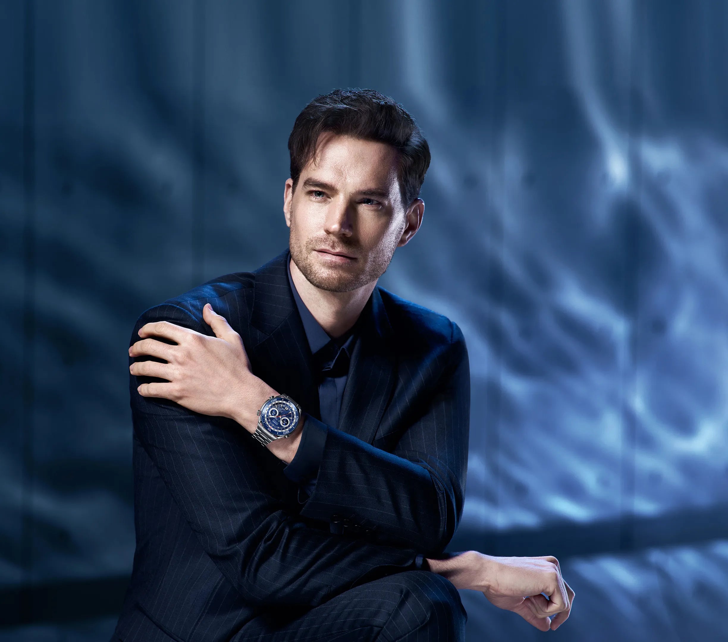 Huawei Watch Ultimate lifestyle image with man in black shirt