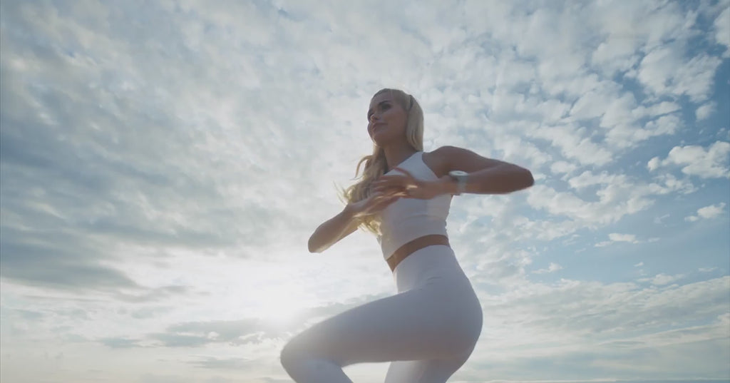 Video demo of Huawei Watch GT 5 smartwatch during fitness training outdoors.